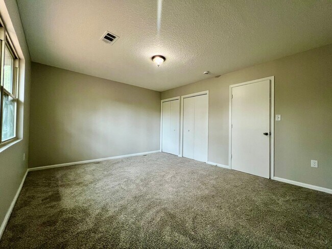 Building Photo - AVAILABLE NOW! (No Pets)