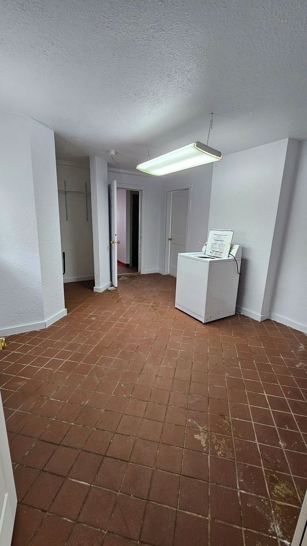 Building Photo - Ore