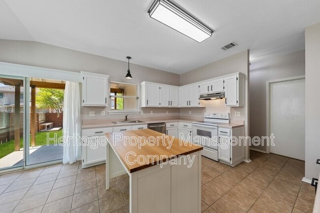 Building Photo - 659 Coral Harbor