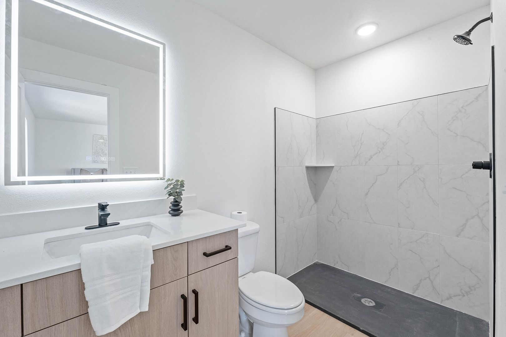 Building Photo - 1440 Hendon St