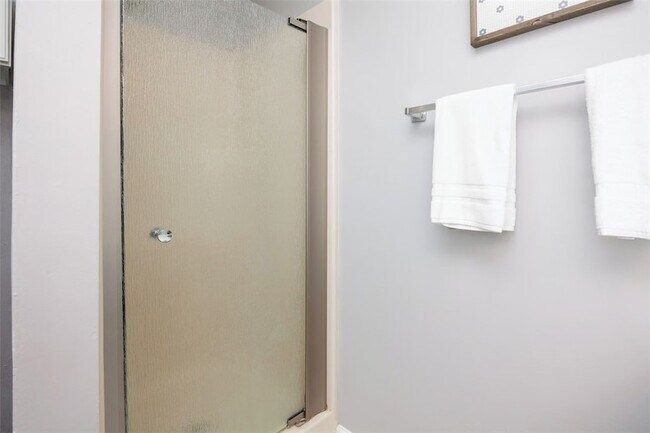 Building Photo - 14921 Windward Dr