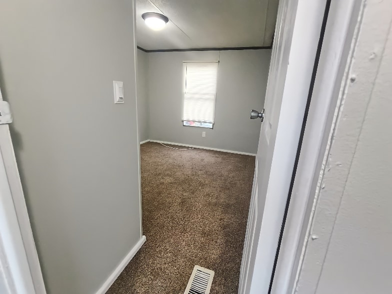 Building Photo - 47 Deerwood Park