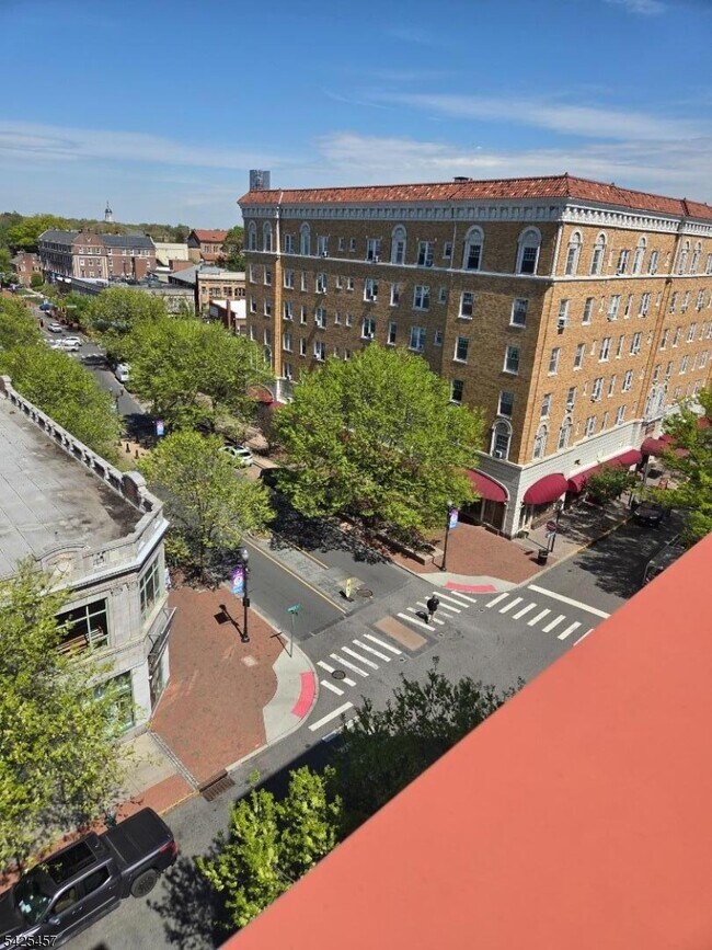 Building Photo - 48 S Park St