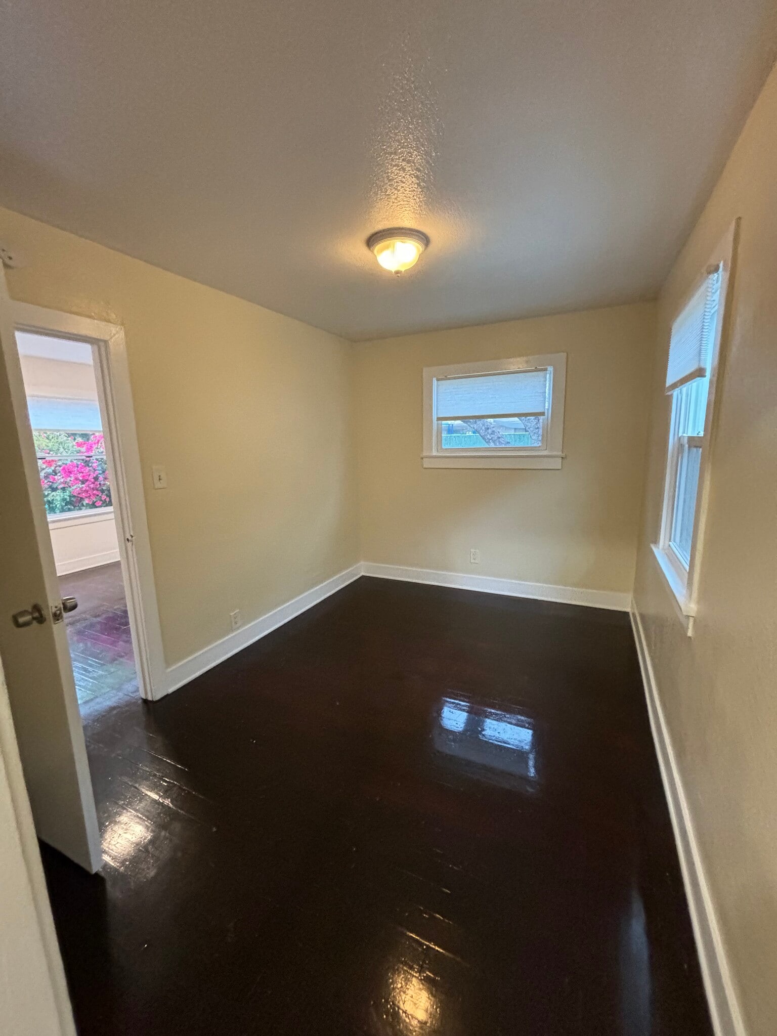 Main bedroom - 912 1/2 California Ave