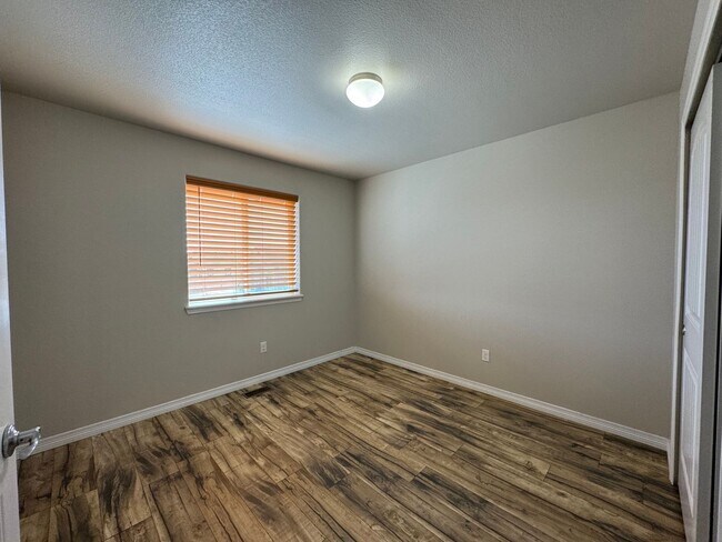Building Photo - Newer 4 bedroom in The Vistas at Meridian Ranch