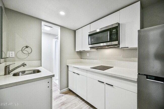 Building Photo - 3025 N 32nd St