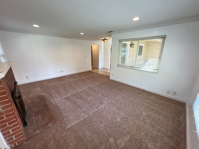 Building Photo - 2 Bed 1 Bath Single Family Home In Walnut ...