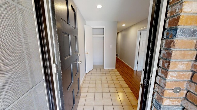 Building Photo - 5473 Maisel Way