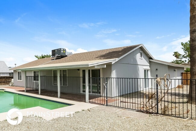 Building Photo - 8921 W Weldon Ave