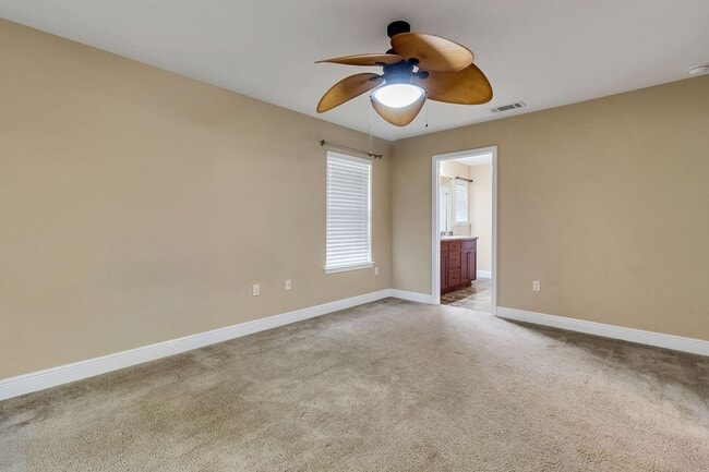 Building Photo - 4 Bedroom in Gulf Breeze!!