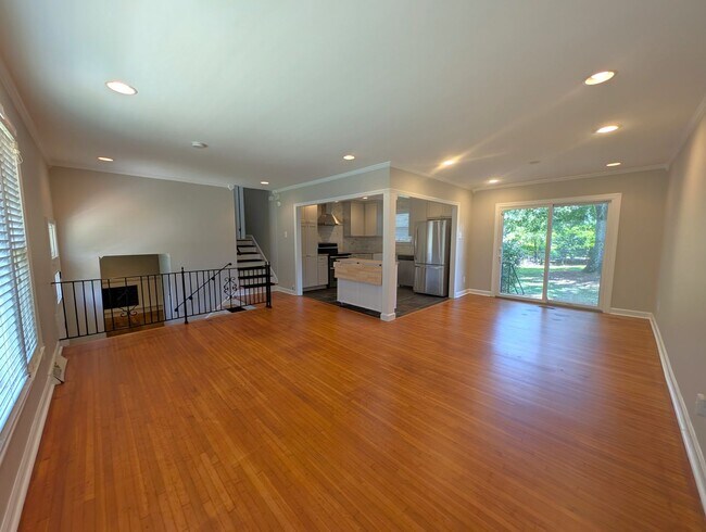 Building Photo - Charming split level home located in the Spring Valley Community in the South Park area of Charlo...