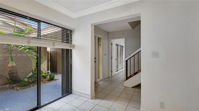 Building Photo - 205 Dunwoody Ln