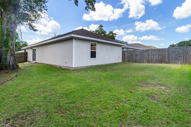 Building Photo - 8422 Rose Ave