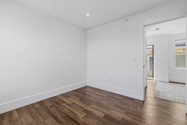 Building Photo - 10R Spring Garden St