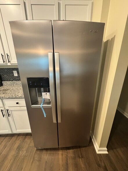 New Stainless steel with water dispenser - 168 Hampton Cir