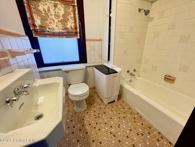 Building Photo - 1401 E Breckinridge St