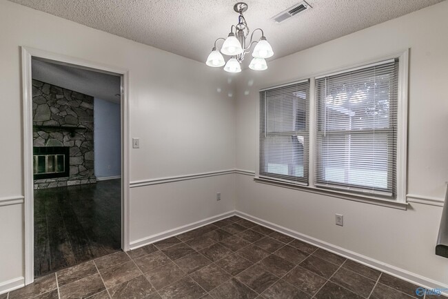 Building Photo - 313 Red Oak Rd