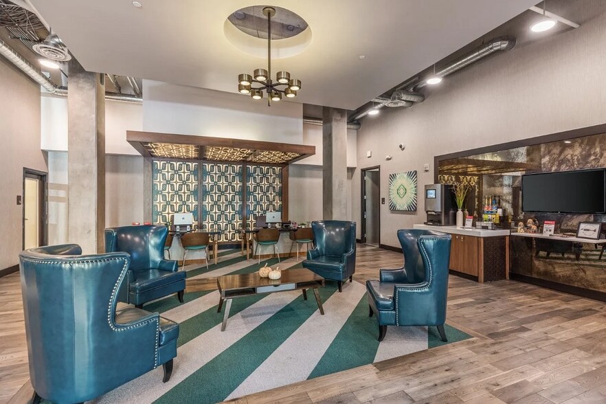 Building Photo - 2900 E 16th Ave