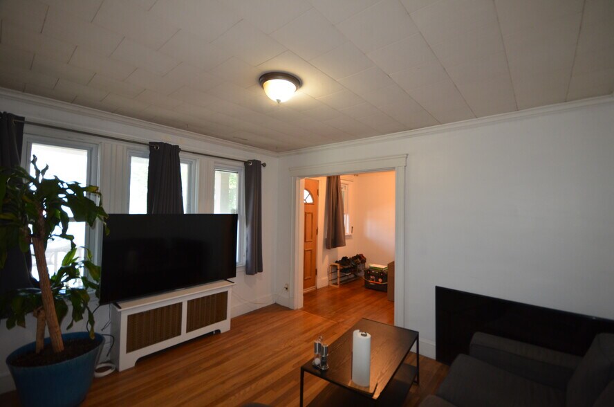 Primary Photo - 222 N Harvard St