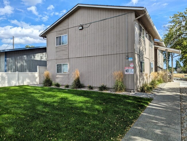 Building Photo - 3012 N Hogan St