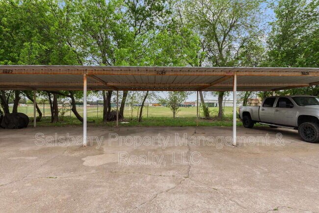 Building Photo - 5829 Shadydell Dr