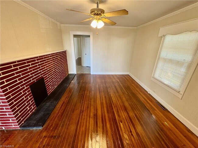 Building Photo - Updated 2 bedroom with beautiful Hardwood Floors!
