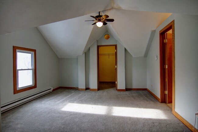 Premier Suite with cathedral ceilings - 5427 Xerxes Ave S
