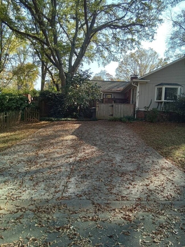 Building Photo - Beautiful Ranch Home in South Park!