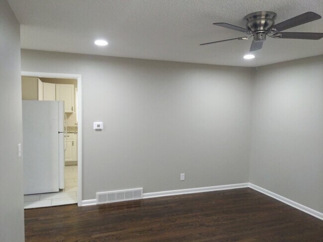 Primary Photo - 145 S Oxford Ave Independence (Jackson Cou...