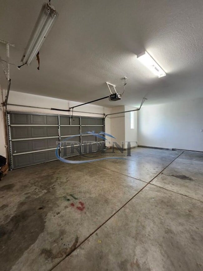 Building Photo - 1038 Zanes Dr