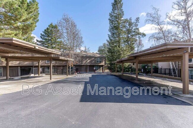 Building Photo - 2079 Ascot Dr