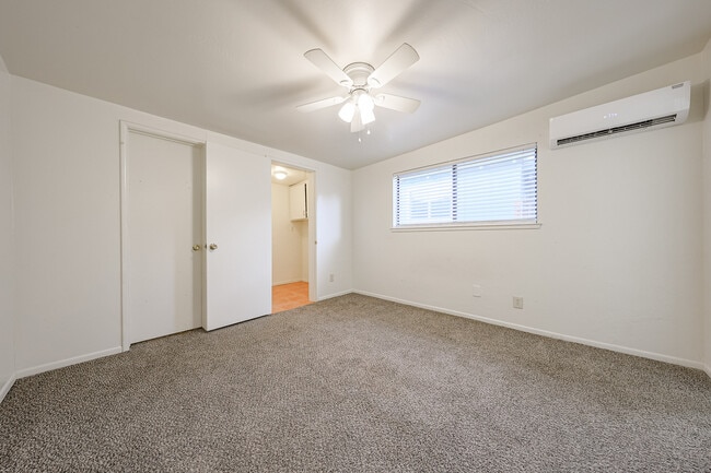 Building Photo - 1023 E Meadowbrook Ave