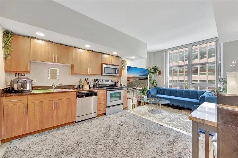 Building Photo - 111 E Flagler St