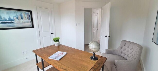 Building Photo - 311 Cyclamen St