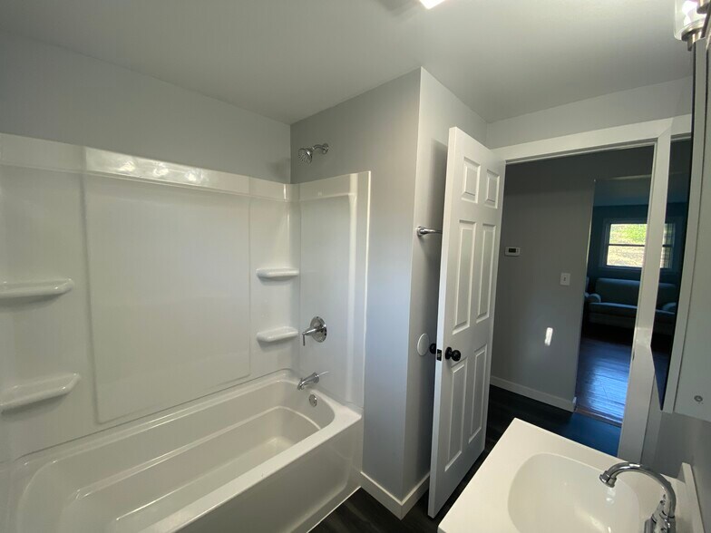 Bathroom - 1326 Westcott St