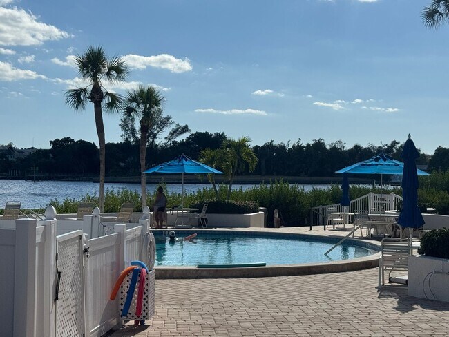 Building Photo - Annual turnkey furnished 2-Bedroom, 2-Bath...