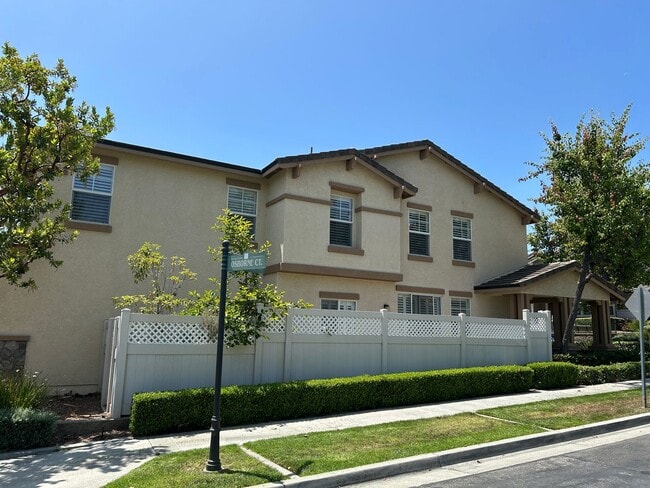 Building Photo - Beautiful 4 Bed 3 Bath Fullerton Home with Office