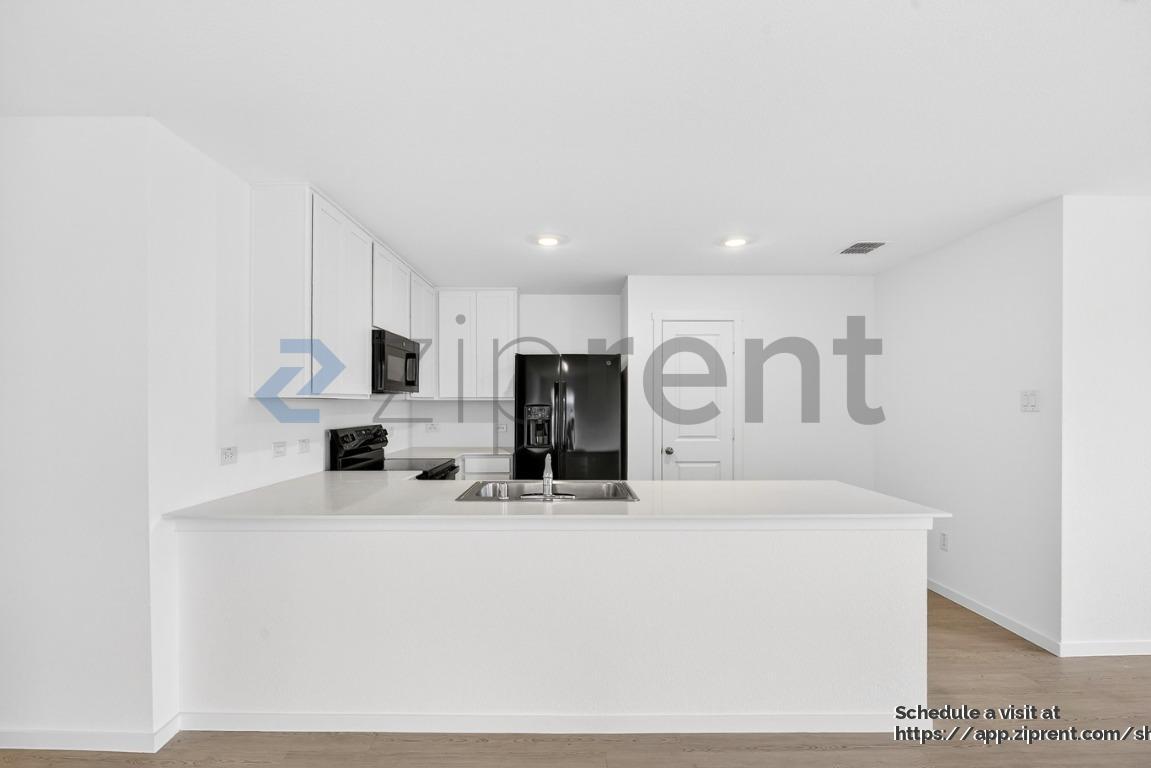 Building Photo - 6813 Haines Dr