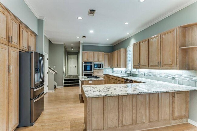Building Photo - 3805 Briarhaven Rd