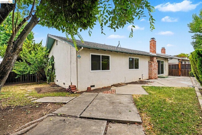 Building Photo - 1359 Anza Way