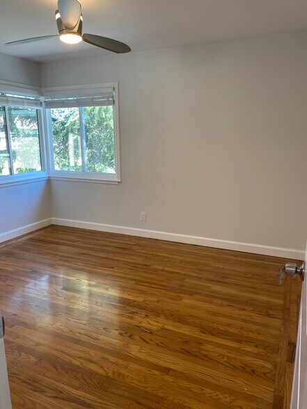 Building Photo - 647 Victor Way