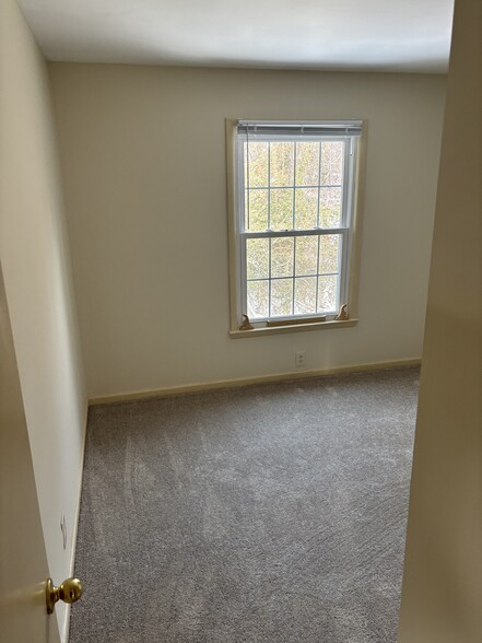 Guest Bedroom/Office - 2527 Hydraulic Rd