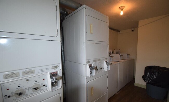 Building Photo - 168 N Beacon St