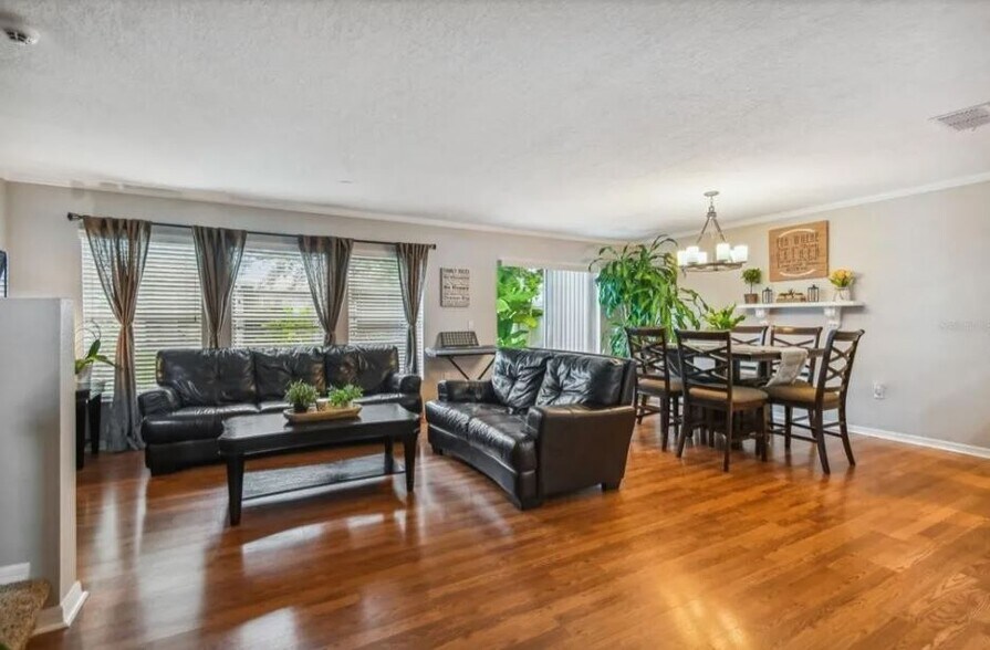 Building Photo - 2403 Hassonite St