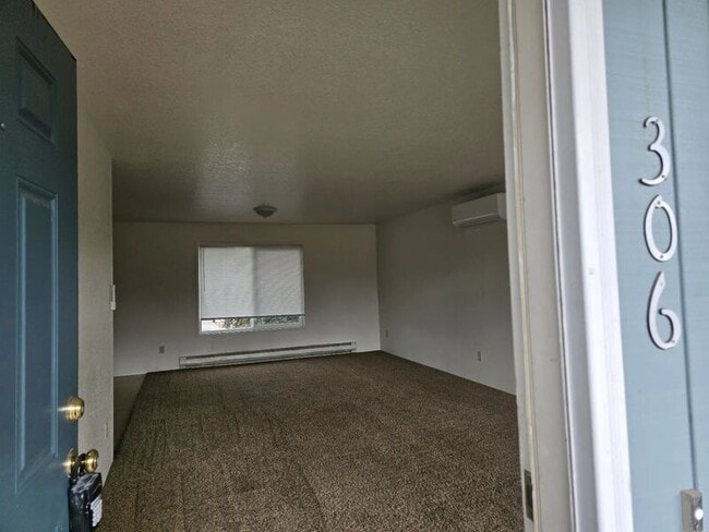 Building Photo - 306 Sherry St