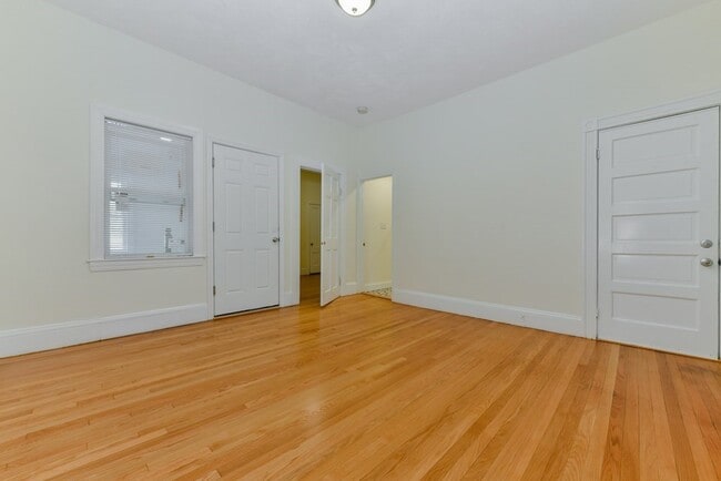 Building Photo - 458 E 7th St