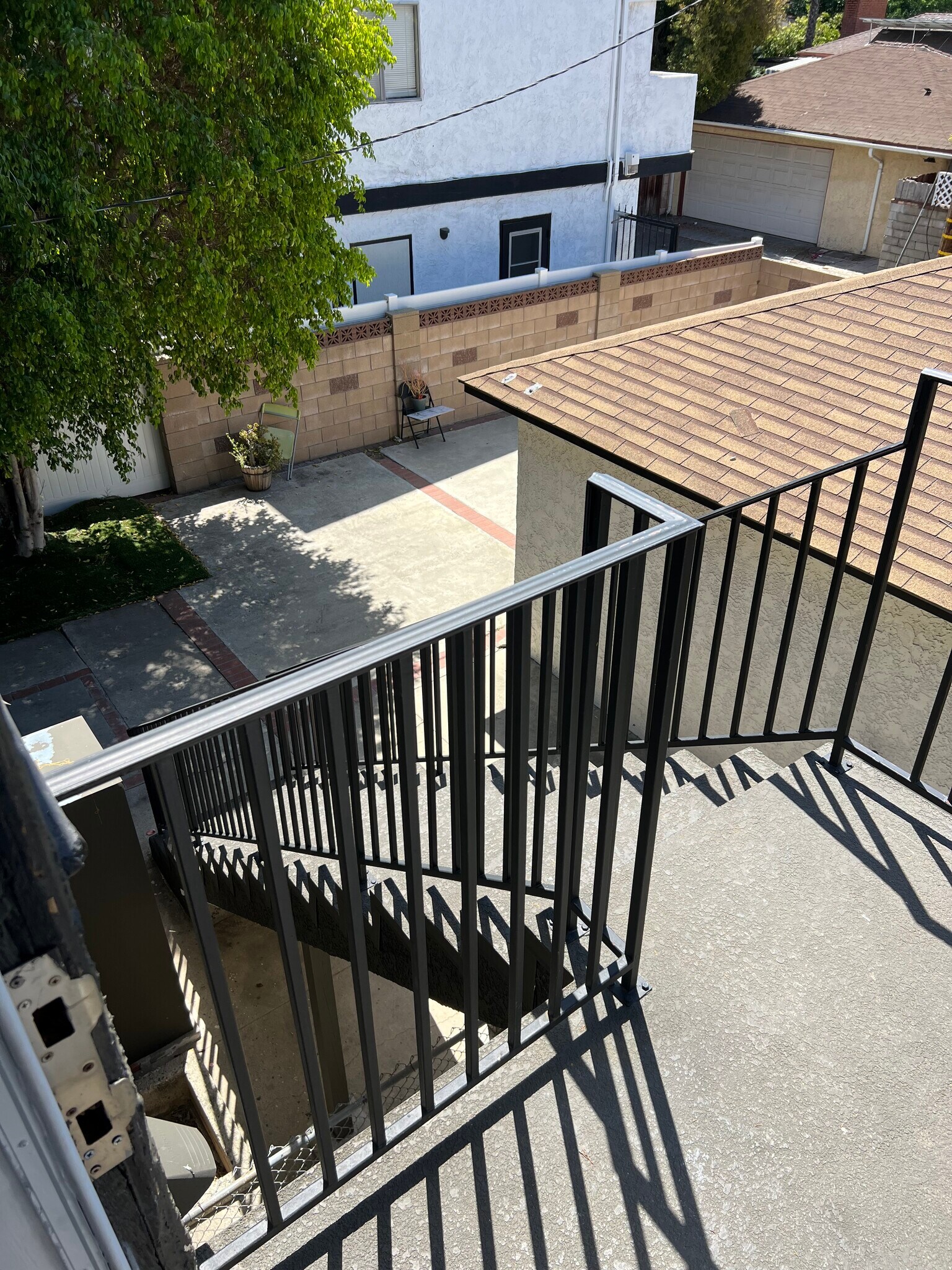 Building Photo - 12660 Oxnard St