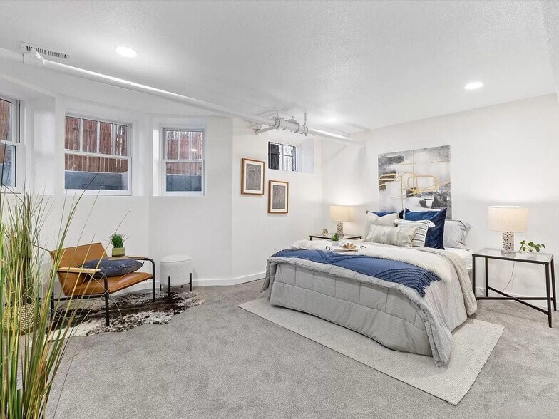 Building Photo - 2400 E 13th Ave