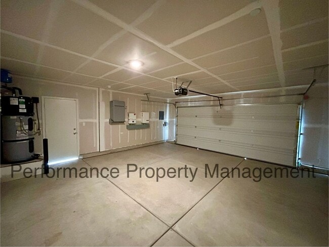 Building Photo - Newer 4 Bed/2 Bath Home w/ Solar, RBP & Se...