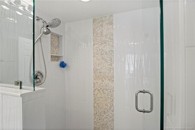 Building Photo - 245 NE MacArthur Blvd